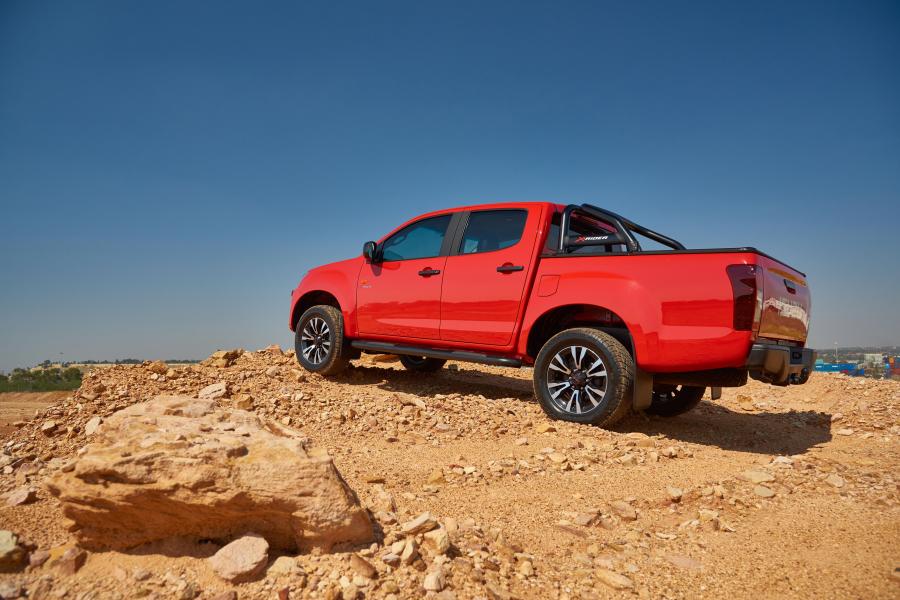 Isuzu KB Double Cab X-Rider 2017 года  (фото 6 из 40)